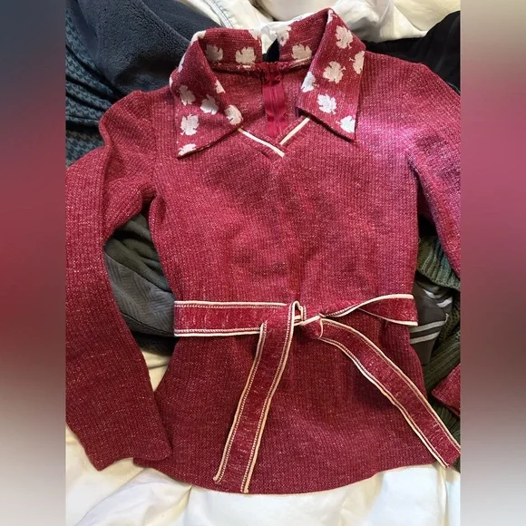 Vintage 1970s Red Knit Sweater with leaf Collar - Picture 2 of 10